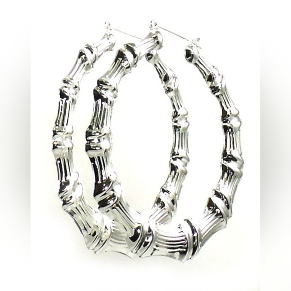 🔥FASHIONABLE MEDIUM HOOP EARRINGS🔥 - Picture 3 of 3